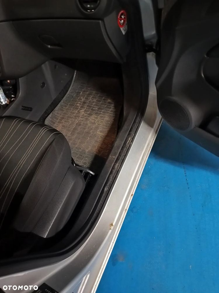 Opel Corsa 1.2 16V Enjoy - 13