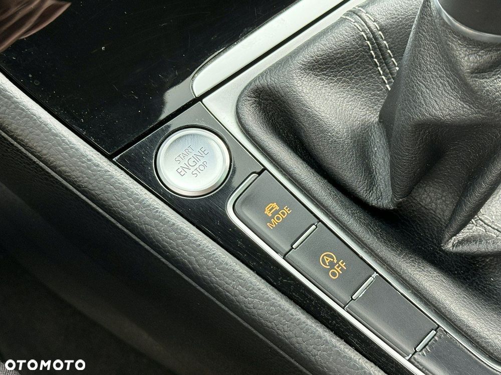 Volkswagen Golf 1.5 TSI EVO R-Line - 25