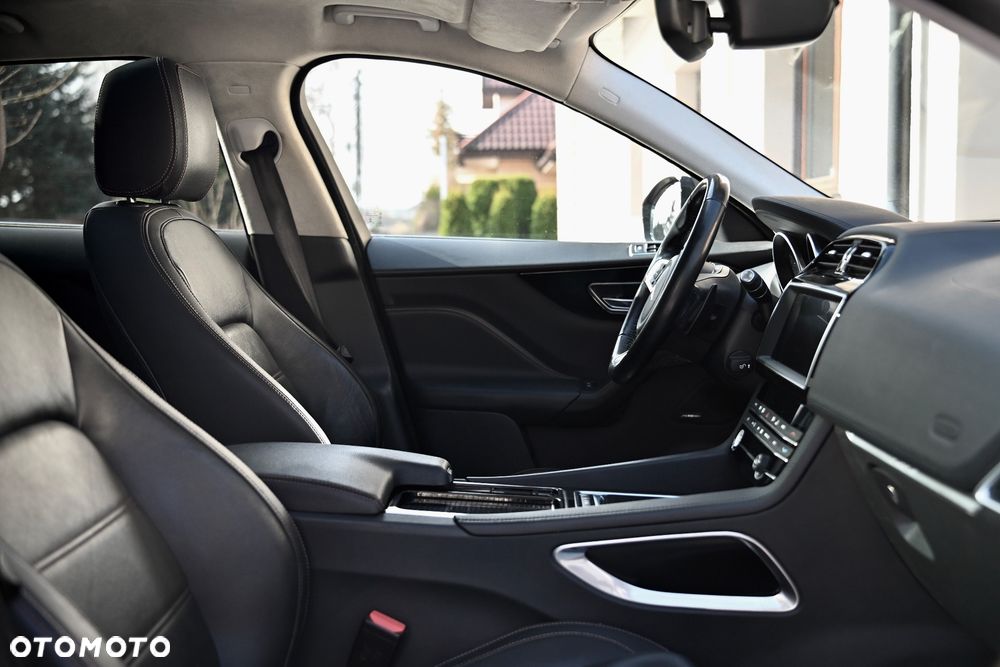 Jaguar F-Pace - 13