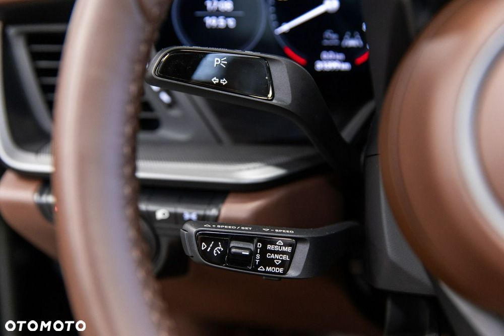 Porsche 911 Carrera 4 PDK - 35