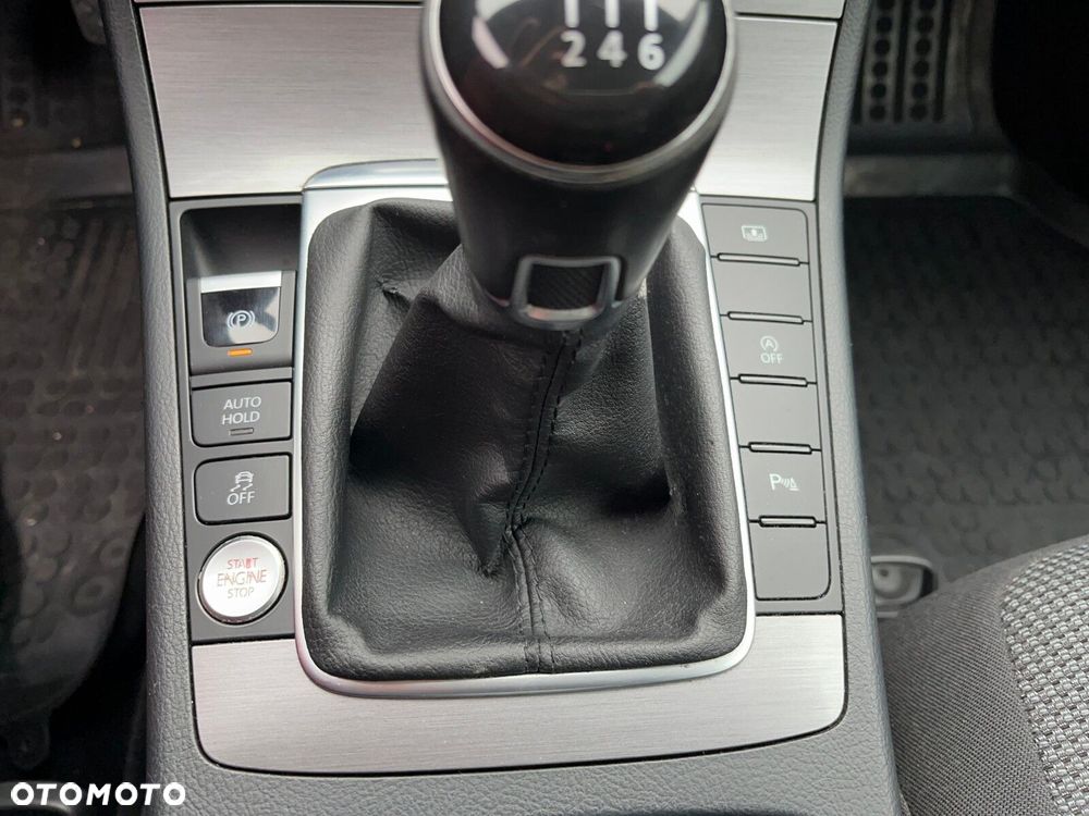 Volkswagen Passat - 32