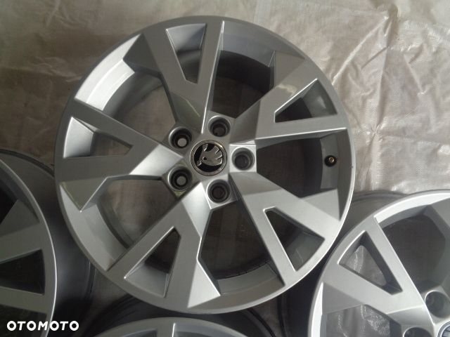 Felgi Aluminiowe 17 OE Skoda Octavia III Vw 7J ET54 5X112 - 4