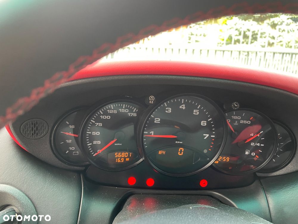 Porsche 911 Carrera - 12