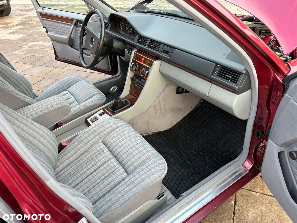 Mercedes-Benz W124 (1984-1993) - 29