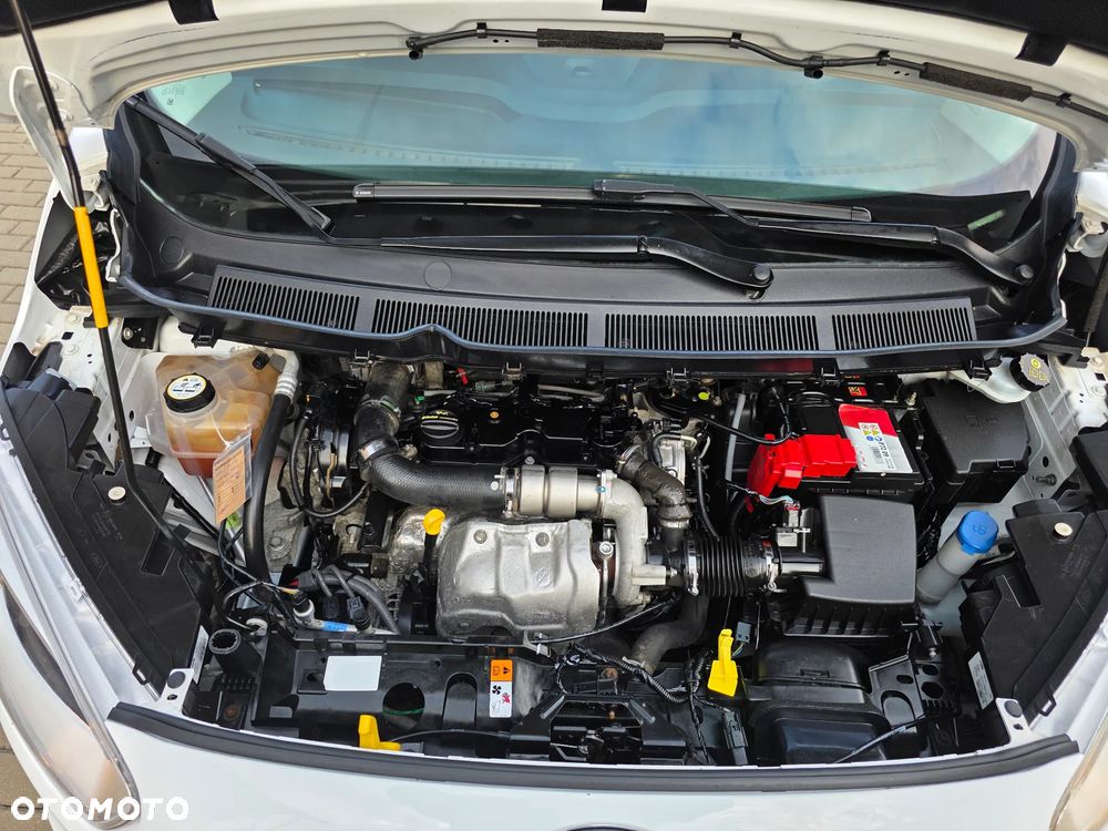 Ford Transit Courier - 26