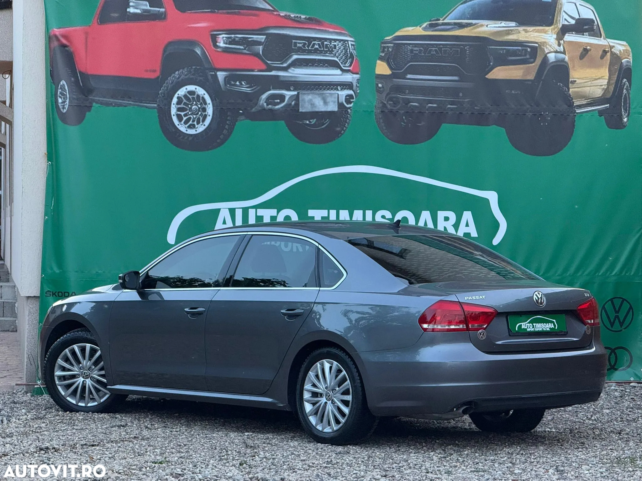 Volkswagen Passat - 4