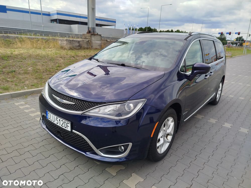 Chrysler Pacifica - 2
