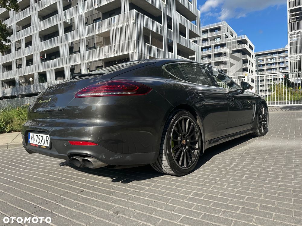 Porsche Panamera - 4