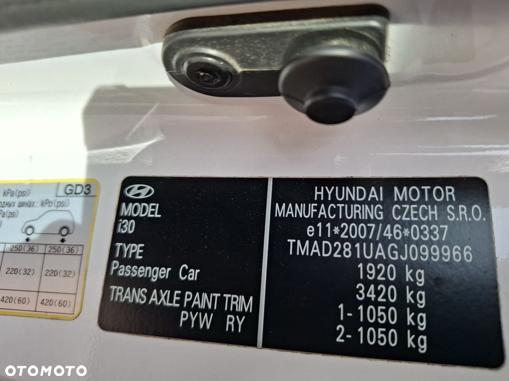 Hyundai i30 blue Kombi 1.6 CRDi Classic - 16