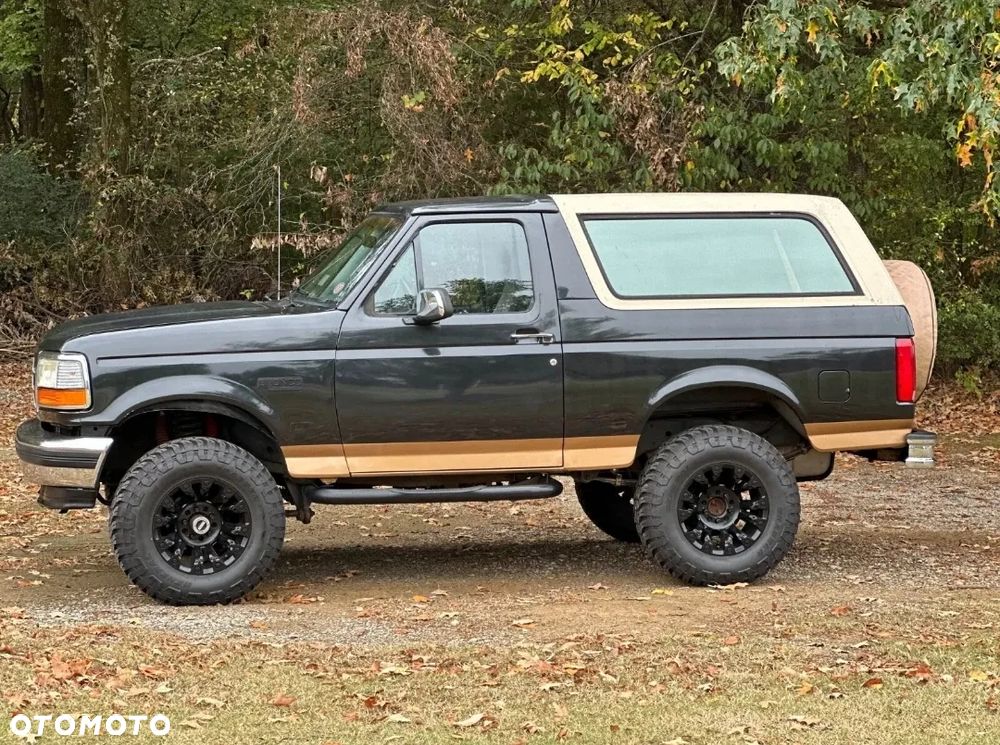 Ford Bronco - 1