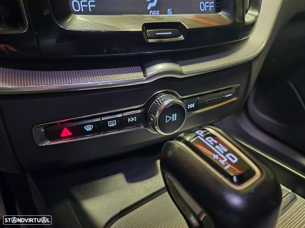 Volvo XC 60 2.0 D4 R-Design Geartronic - 28