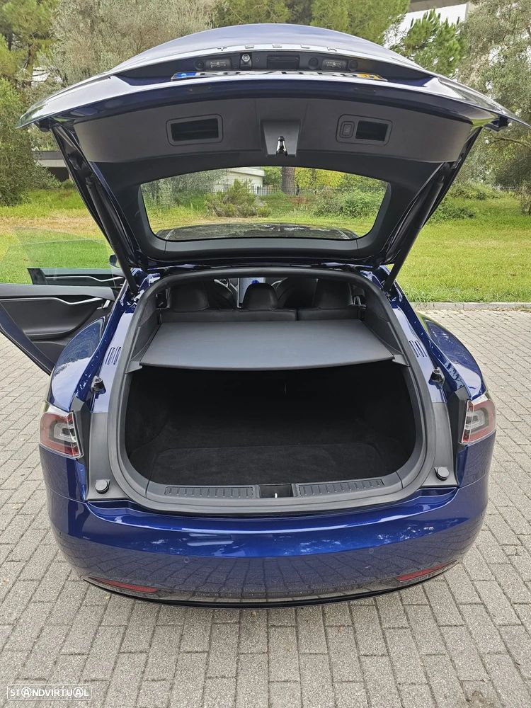 Tesla Model S - 7