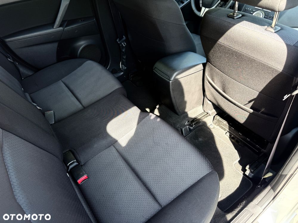 Mazda 3 1.6 Exclusive + - 22