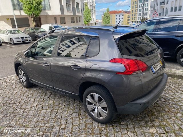 Peugeot 2008 1.2 PureTech Style - 12