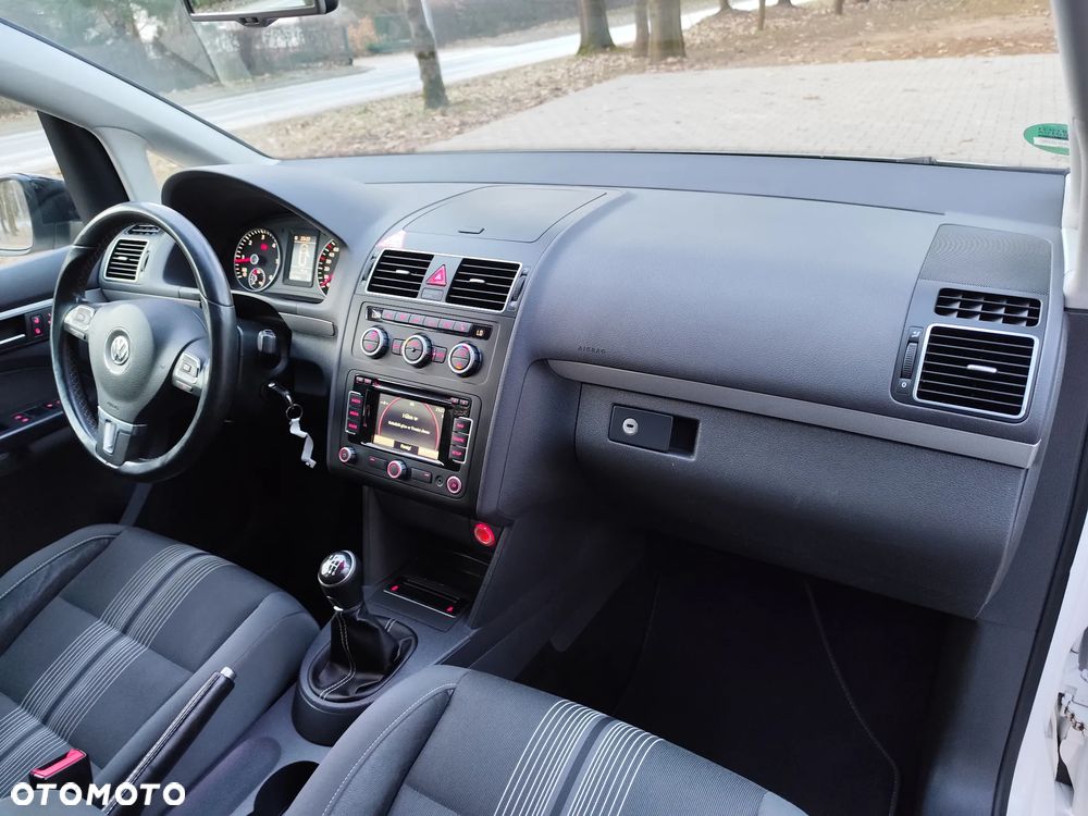 Volkswagen Touran 2.0 TDI DPF BlueMotion Technology MATCH - 17