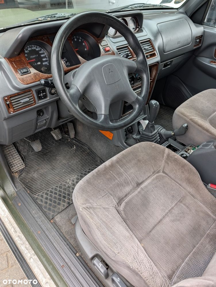 Mitsubishi Pajero - 5