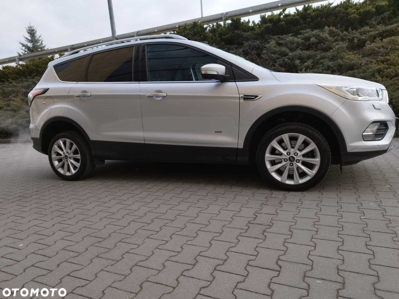 Ford Kuga 1.5 EcoBoost 4x4 Titanium - 4