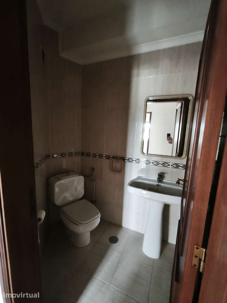 Apart T2 Cond Fech Quinta da Ramada, junto à Est de Metro Rio Tinto. - Grande imagem: 4/18