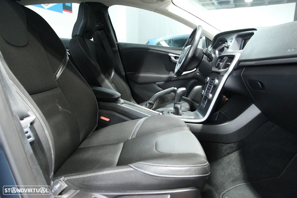 Volvo V40 2.0 D3 Inscription - 6