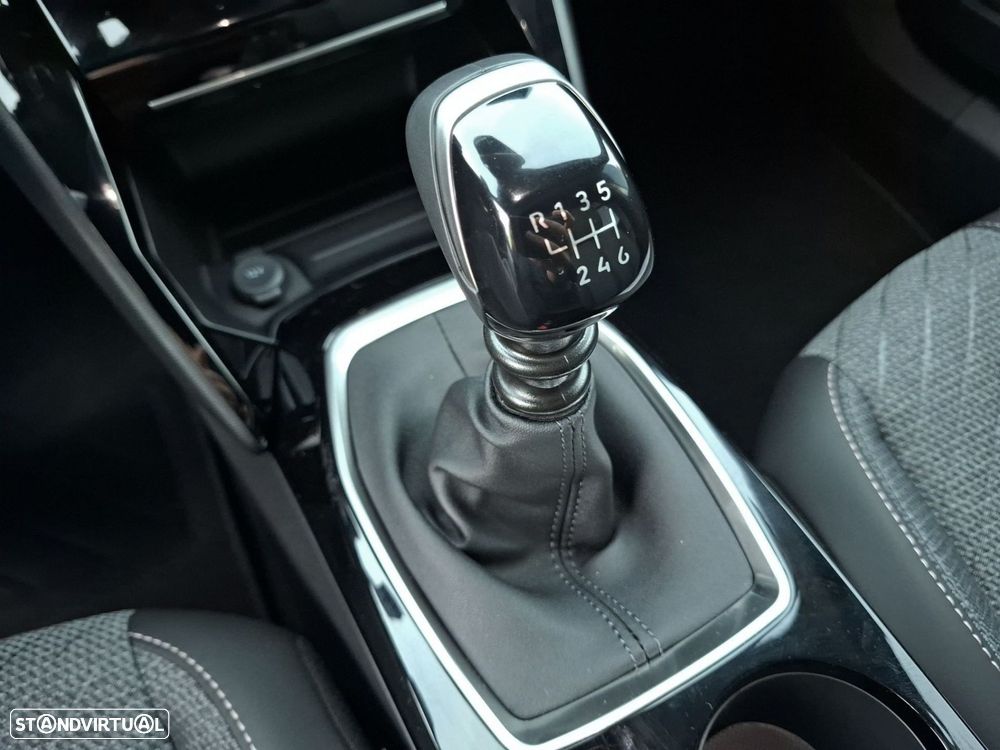 Peugeot 2008 1.2 PureTech Allure - 16