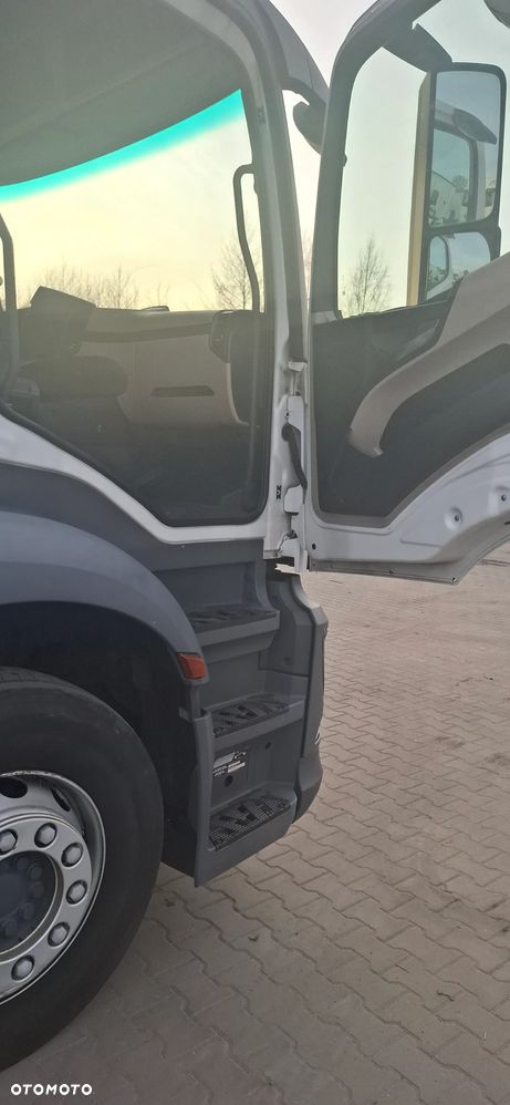 Mercedes-Benz Actros - 16