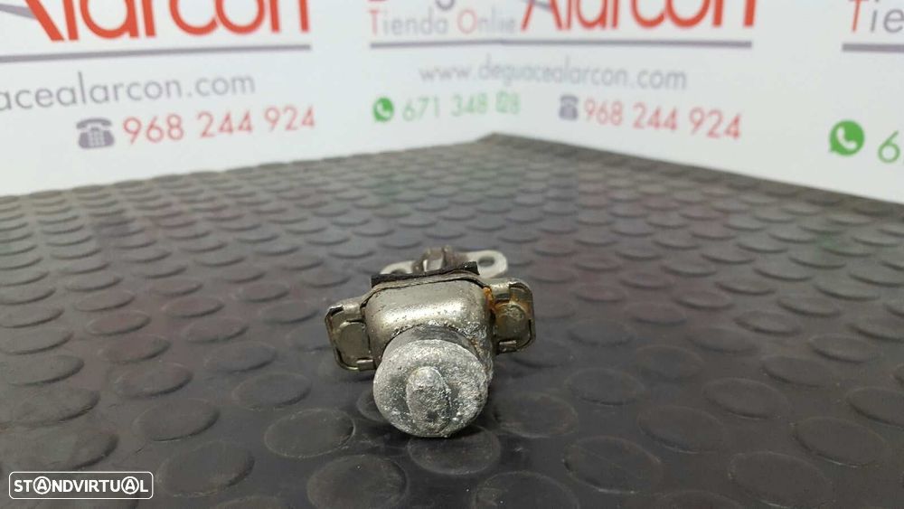 RETENTOR DA PORTA DIANTEIRA ESQUERDA CITROEN ZX 1.6 ARMONIA - 5