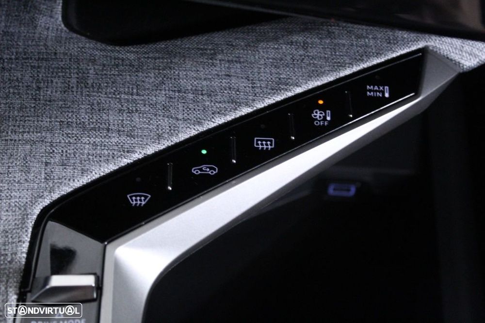 Peugeot 5008 1.2 Hybrid Allure e-DCS6 - 29