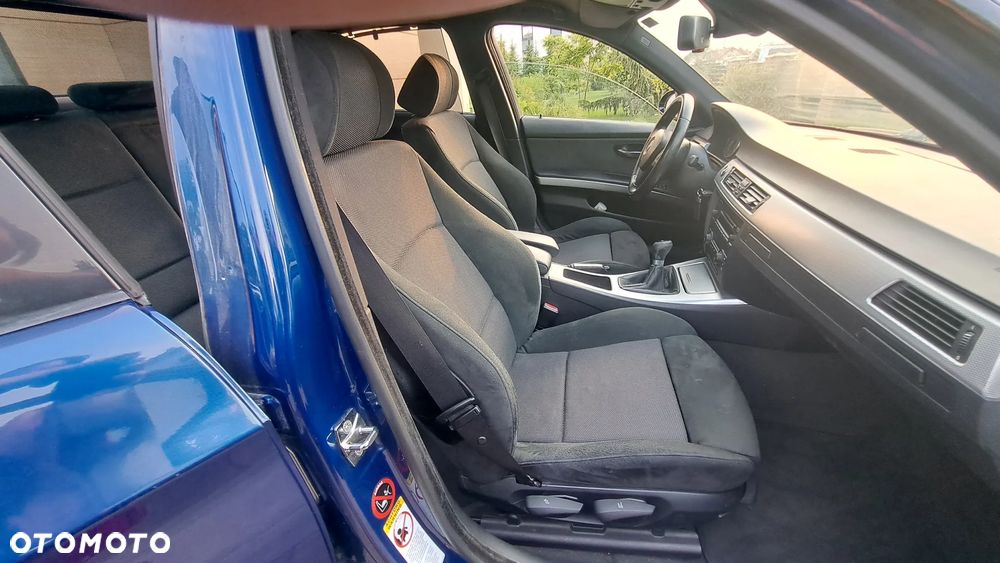 BMW Seria 3 330i - 12