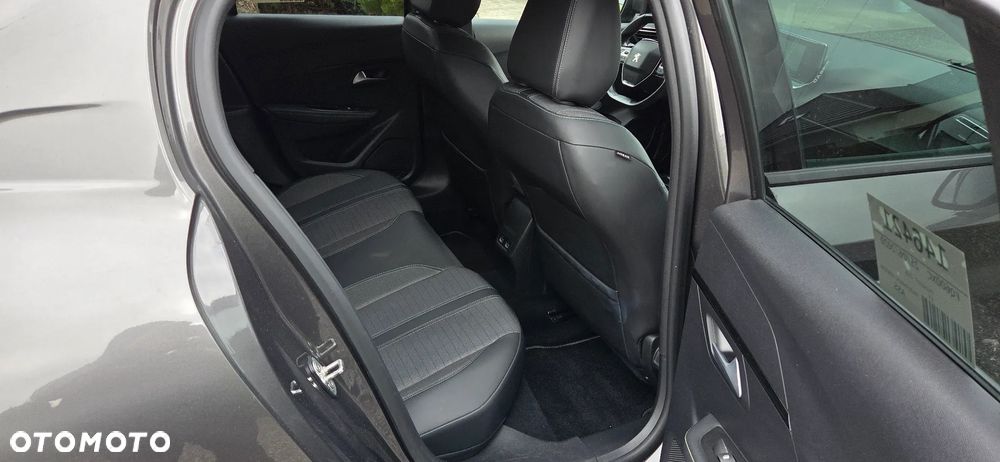 Peugeot 208 - 10