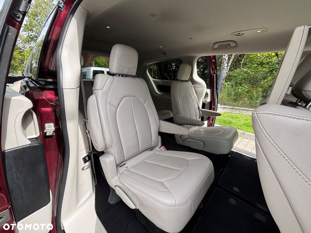 Chrysler Pacifica - 25
