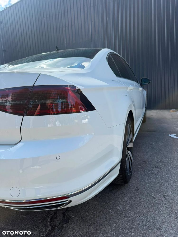 Volkswagen Passat - 15
