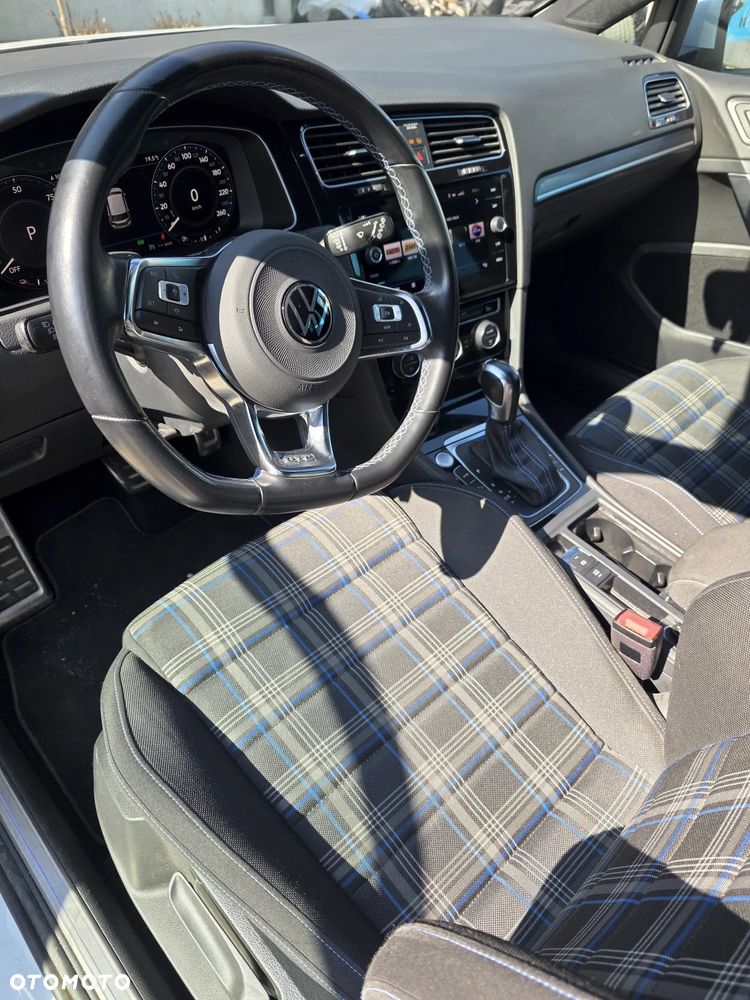 Volkswagen Golf - 27