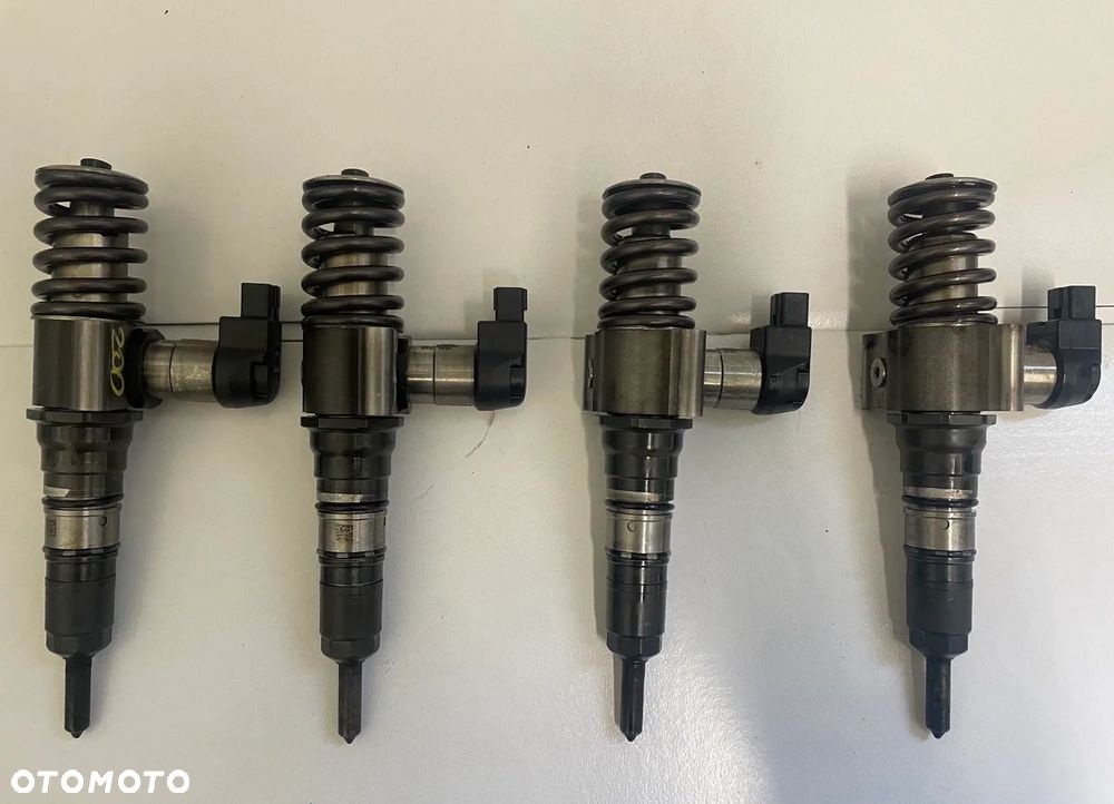 WTRYSK SIEMENS 03G130073T 03G130073M PASSAT B6 2.0 TDI 17O KM / BMN BMR BRD 170KM LEON OCTAVIA II 2 TOURAN GOLF V 5 CC B7  TIGUAN EOS TOLEDO SKODA  SUPERB II  POMPOWTRYSKI POMPOWTRYSKIWACZE SIEMENS CONTINENTAL - 2