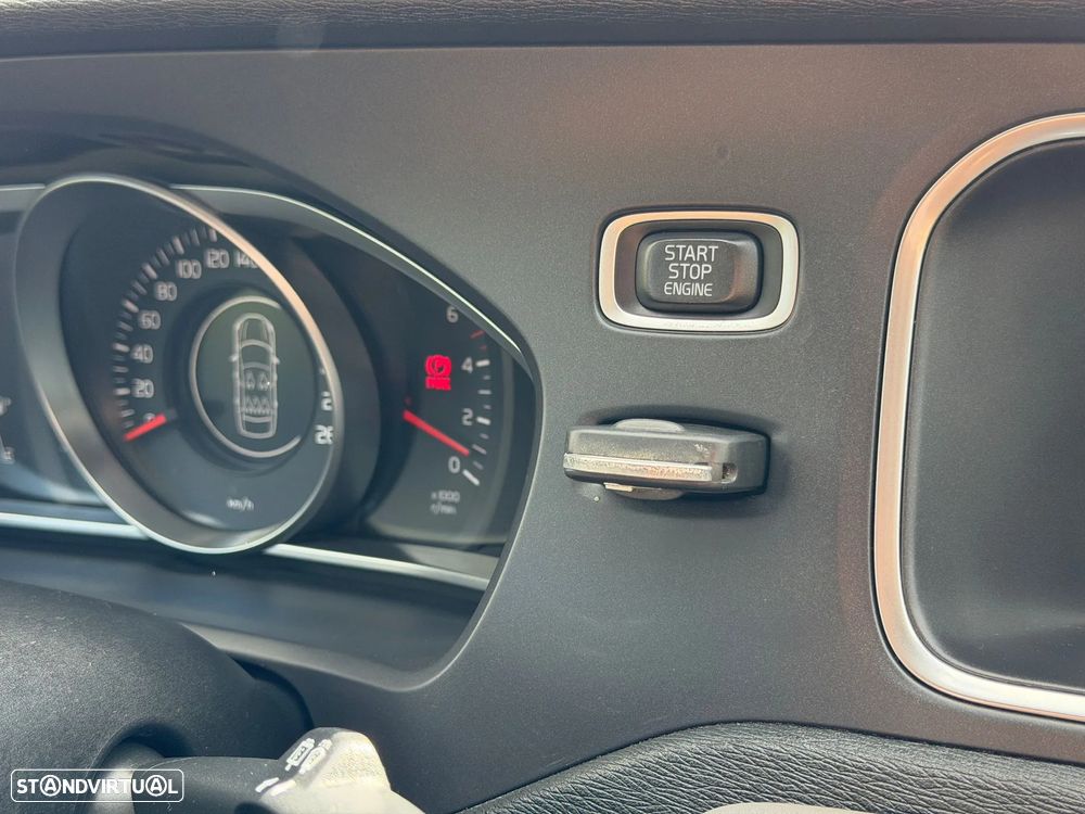 Volvo V40 D2 Momentum - 21