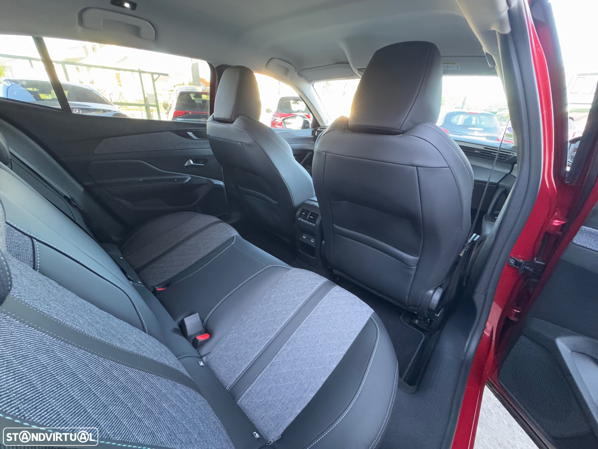 Peugeot 408 1.2 PureTech Allure Pack EAT8 - 26