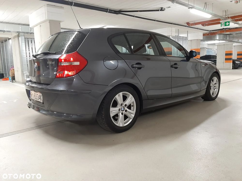 BMW Seria 1 118d DPF - 13