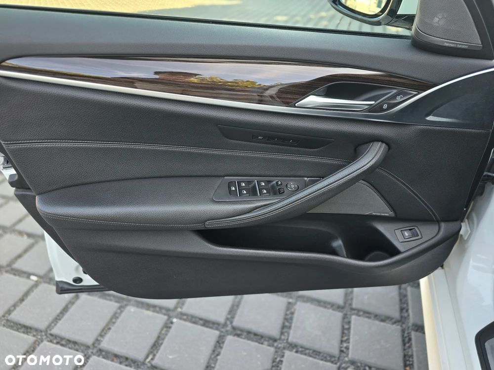 BMW Seria 5 520d xDrive M Sport sport - 28