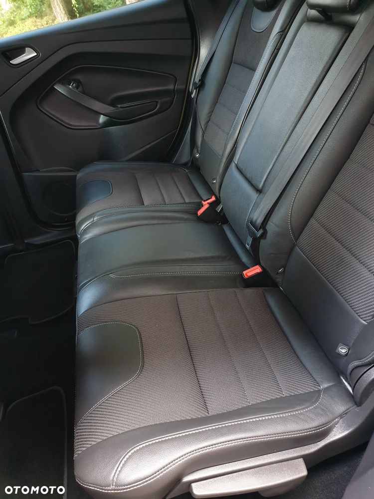 Ford Kuga 2.0 TDCi 4x4 Titanium - 36