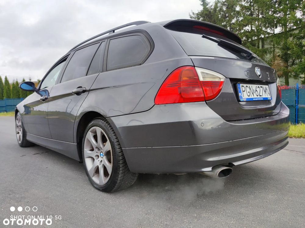BMW Seria 3 320i - 5
