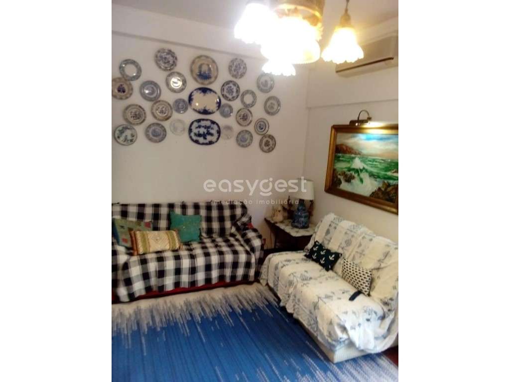 Apartamento T2 em bom estado inserido num 1º andar com elevador - Grande imagem: 4/12