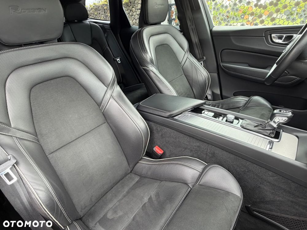 Volvo XC 60 D4 R-Design - 28