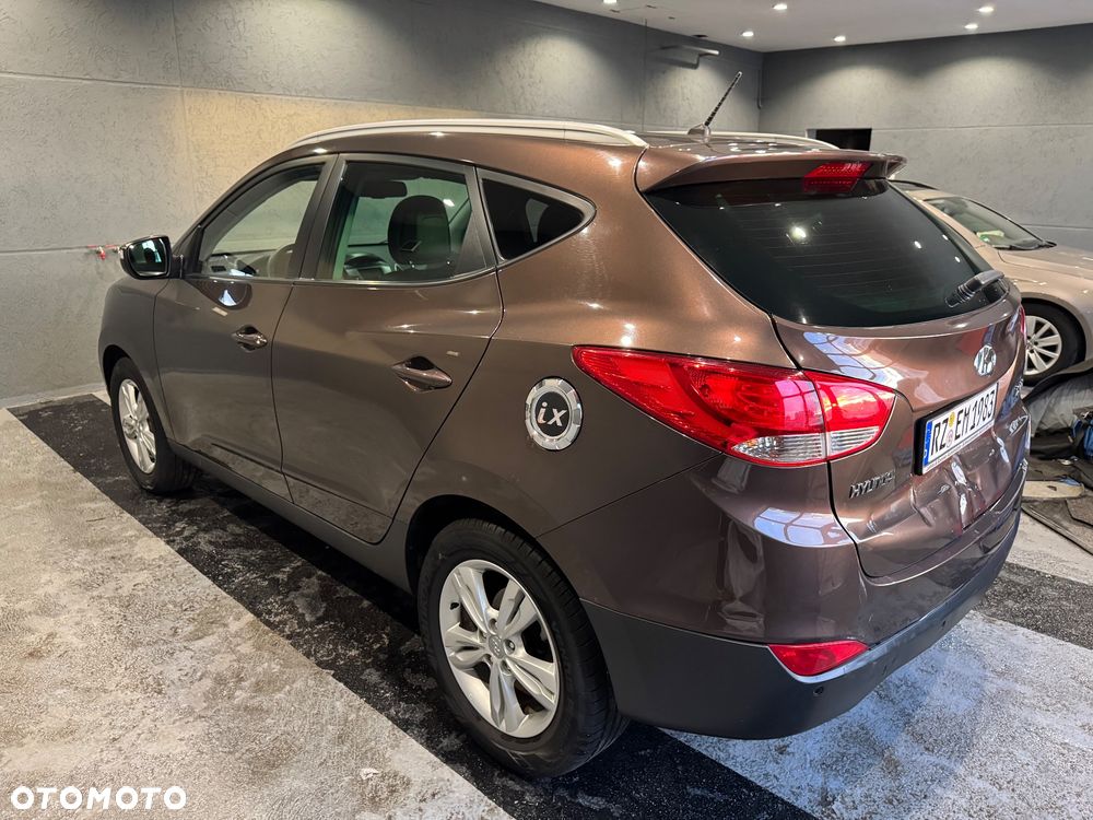 Hyundai ix35 1.6 2WD Fifa World Cup Edition - 4
