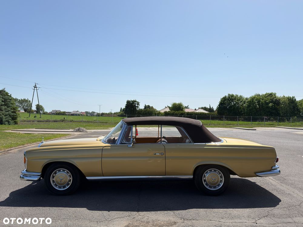 Mercedes-Benz 280 - 13