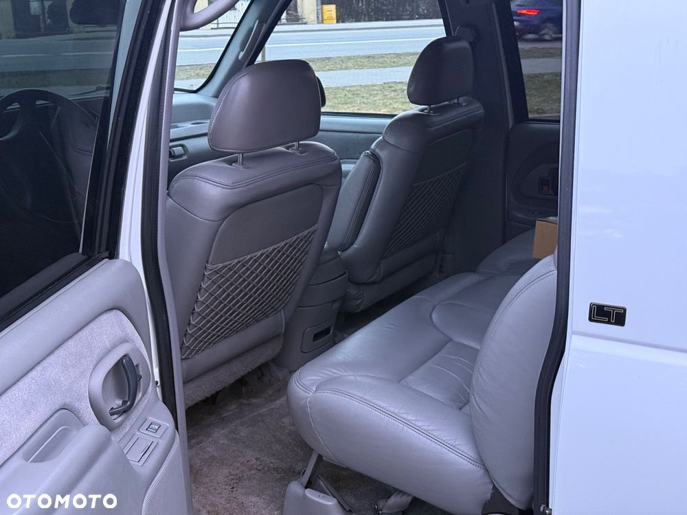 Chevrolet Suburban - 30