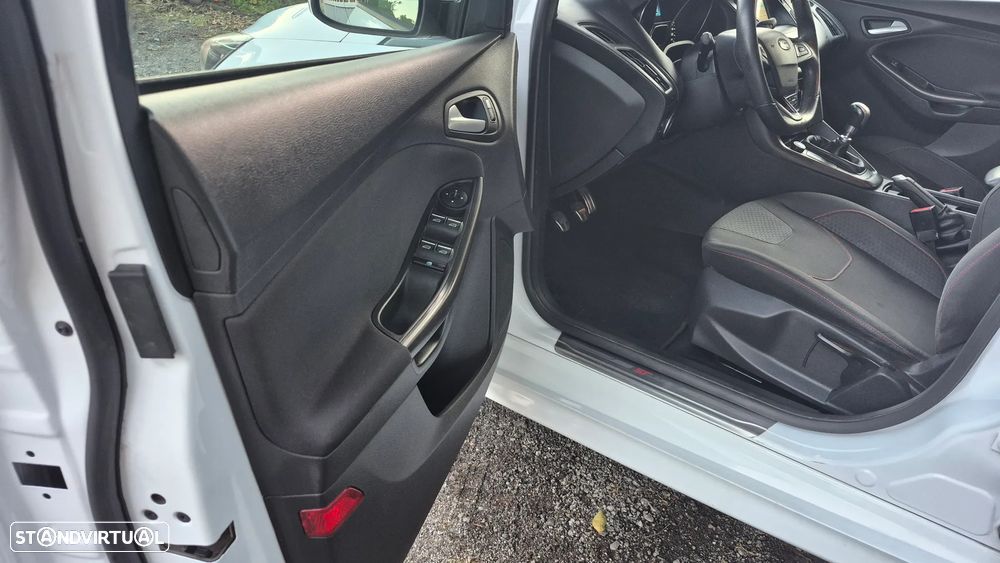Ford Focus 1.0 SCTi ST-Line - 9
