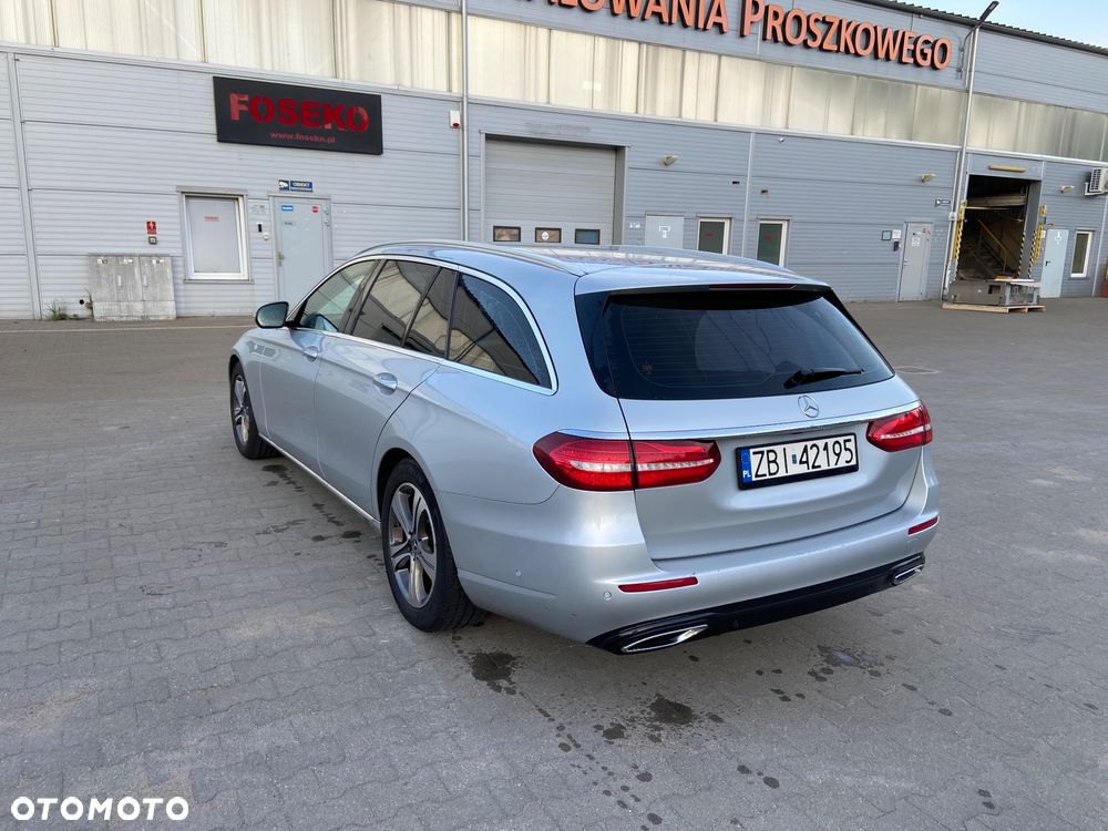 Mercedes-Benz Klasa E 220 d T 9G-TRONIC Exclusive - 4