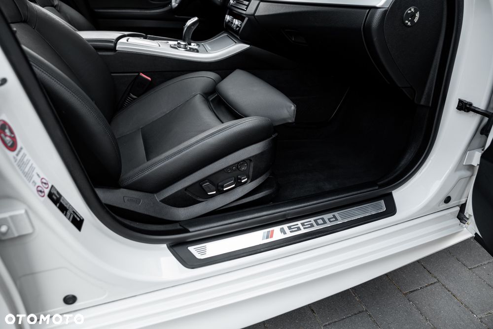 BMW Seria 5 M550d xDrive Touring Sport-Aut - 26
