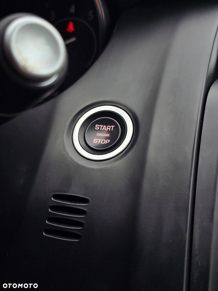 Jaguar E-Pace P250 AWD R-Dynamic - 27