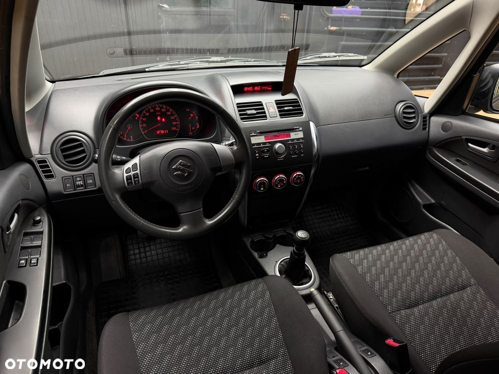 Suzuki SX4 1.6 GS / Premium - 11