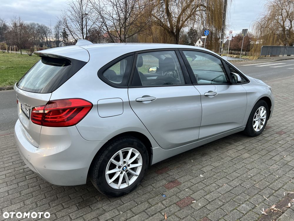 BMW Seria 2 216d - 5